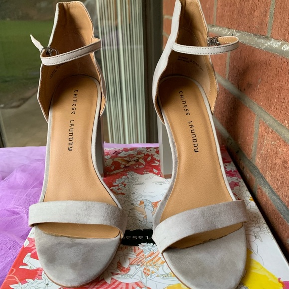 Thick Heeled Ankle Strap Sandals - Picture 2 of 5